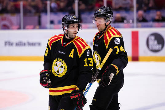 Brynäs Ryan Gunderson och Brynäs Nicklas Danielsson i