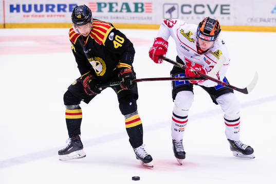 Brynäs Jesper Jensen och Örebros Christopher Mastomäki