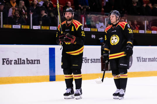 Brynäs Simon Bertilsson deppar med Adrian Elefalk