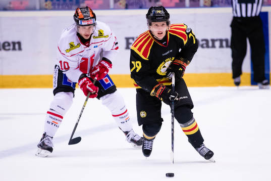 Brynäs Daniel Mannberg och Örebros Shane Harper