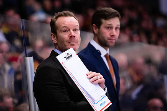 Örebros tränare Niklas Eriksson och assisterande tränare