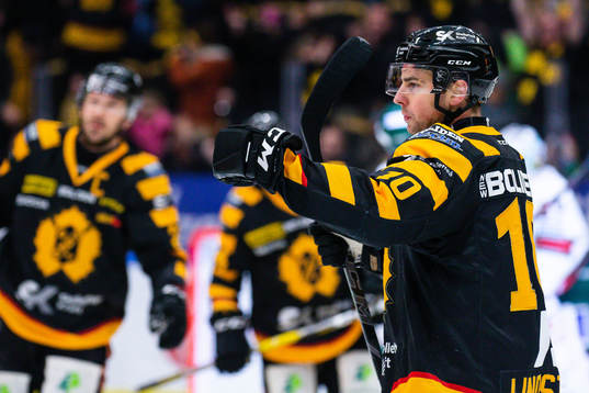 Skellefteås Joakim Lindström jublar