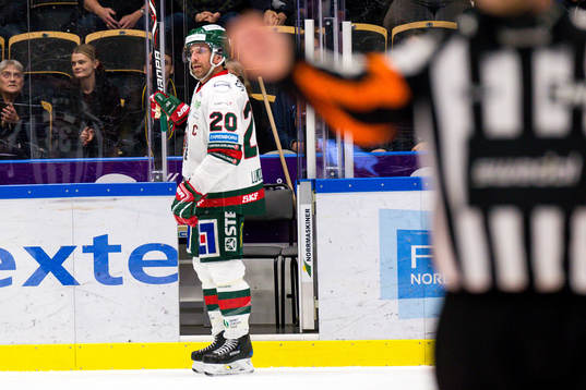 Frölundas Joel Lundqvist klagar på ett domslut