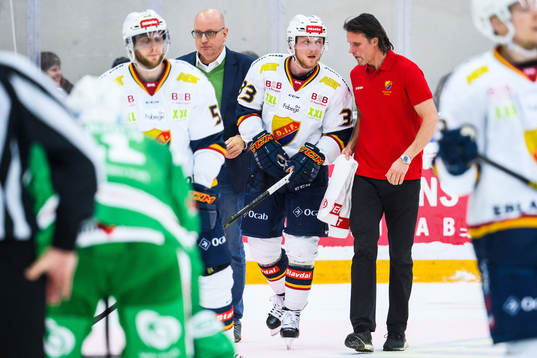Djurgårdens Linus Hultström leds av isen