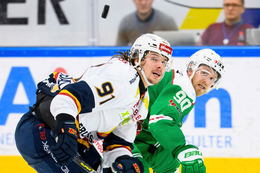 Djurgårdens Axel Jonsson Fjällby och Rögles Ted Brithén