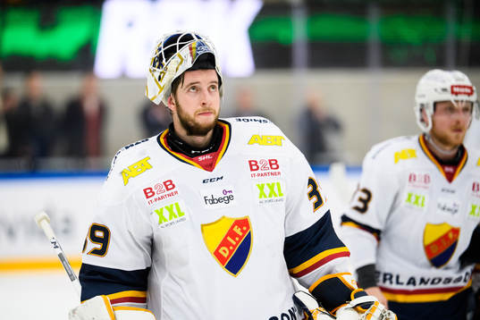 Djurgårdens målvakt Adam Reideborn deppar
