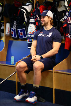 Linköpings Andrew Gordon före ishockeymatchen i SHL