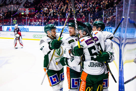 Färjestads Gustav Rydahl jublar med lagkamrater