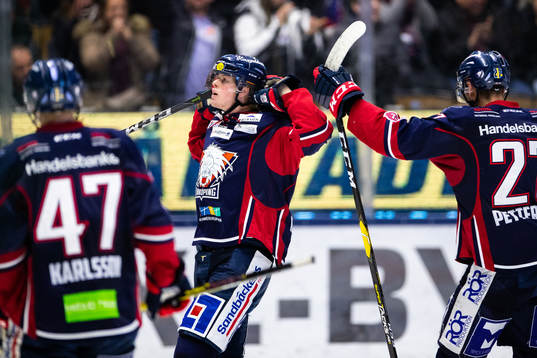 Linköpings Dan Pettersson jublar med lagkamrater