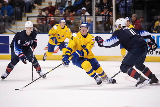 Fabian Zetterlund of Sweden in action against Dylan Samberg