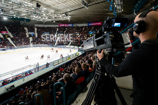 TV-kamera följer spelet