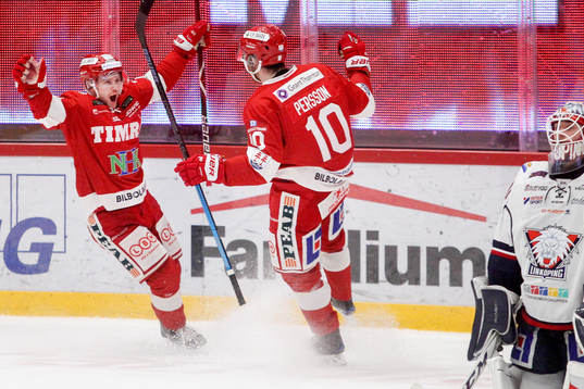 Timrås Johan Persson jublar