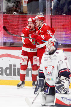 Timrås Johan Persson och Sebastian Ohlsson jublar