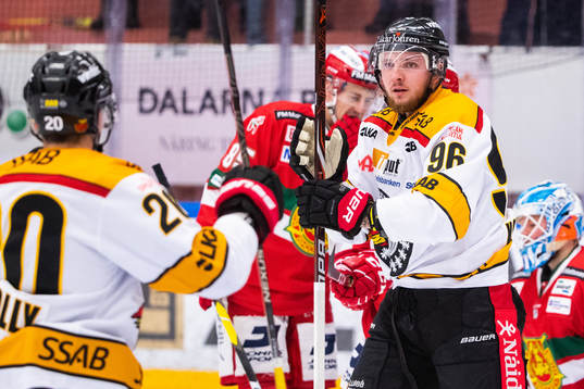 Luleås Robin Kovacs jublar