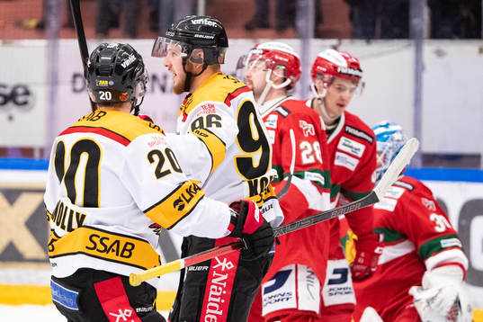 Luleås Robin Kovacs jublar