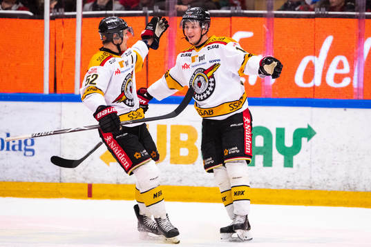 Luleås Jonas Berglund och Karl Fabricius jublar