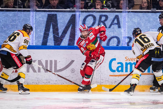 Luleås Robin Kovacs och Moras Ryan Johnston och Luleås