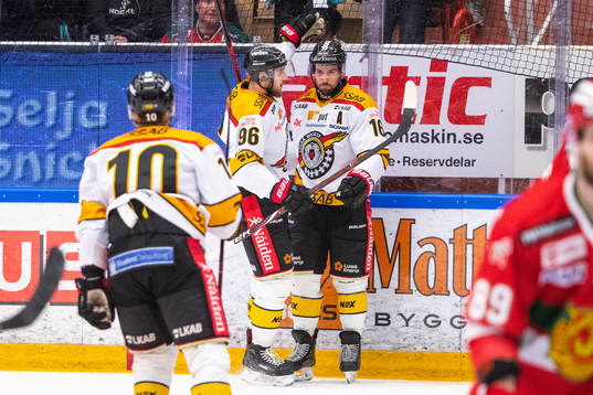Luleås Niklas Olausson och Robin Kovacs jublar
