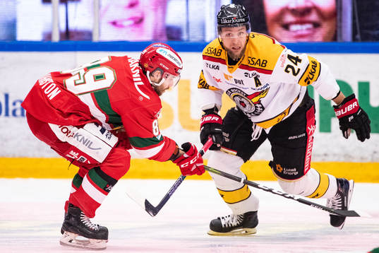 Moras Ryan Johnston och Luleås Johan Harju