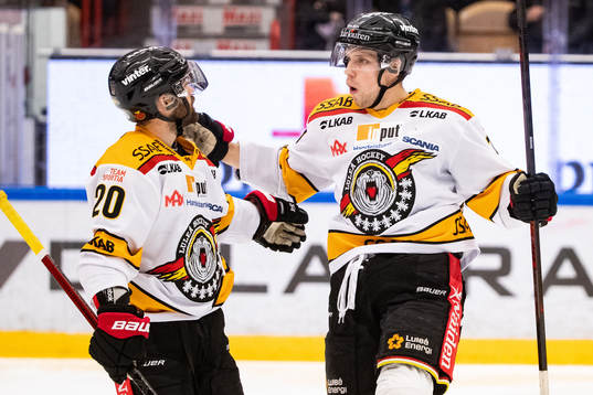 Luleås Petter Emanuelsson jublar