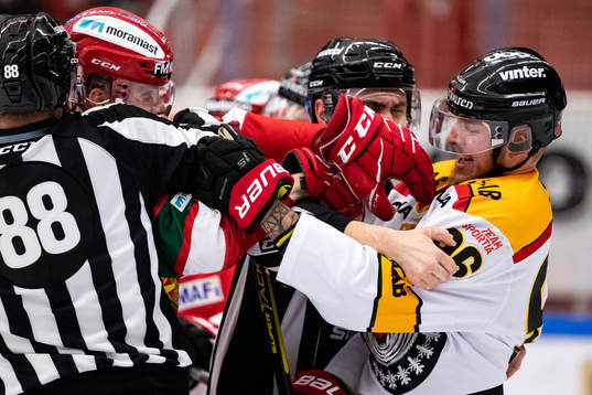 Moras Niki Petti och Luleås Robin Kovacs
