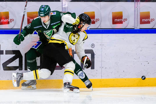 Färjestads Johan Ivarsson och Brynäs Daniel Mannberg