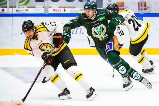 Brynäs Alexander Bjurström och Färjestads Ilari Melart