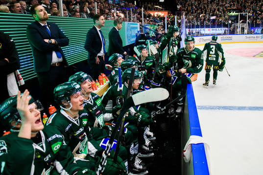 Färjestads spelare deppar och reagerar på ett domslut