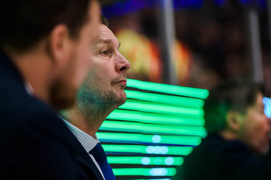 Färjestads tränare Johan Pennerborn deppar