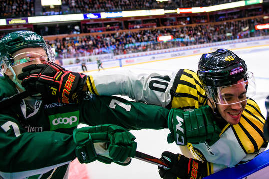 Färjestads Johan Ivarsson och Brynäs Jesper Jensen