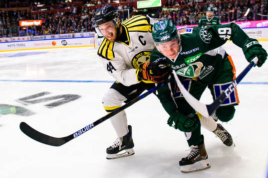 Brynäs Jacob Blomqvist och Färjestads Oskar Steen