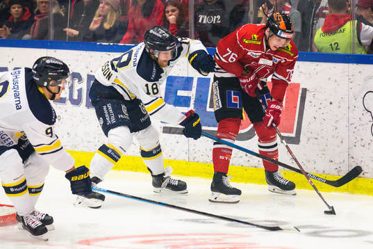 s Joakim Andersson och Örebros Jere Sallinen