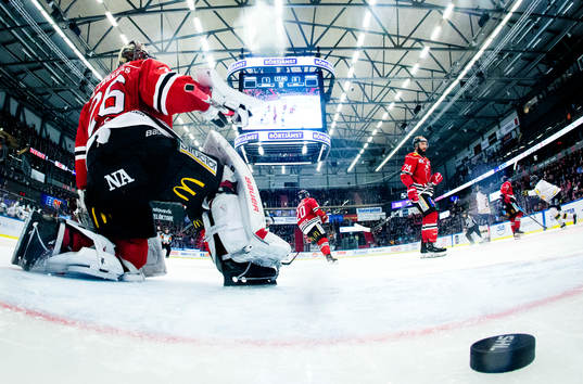 s Sebastian Wännström gör 1-2 och Örebros målvakt