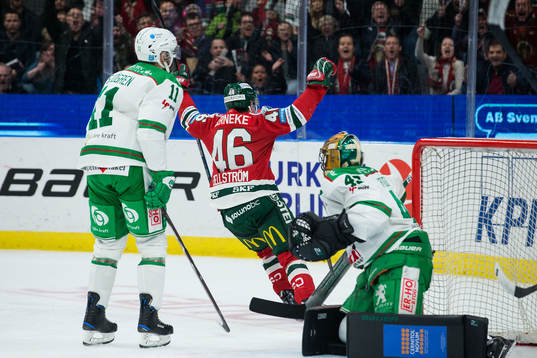Frölundas Oliwer Fjellström jublar