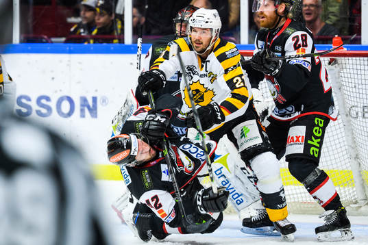 Skellefteås Jimmie Ericsson tackar Malmö Redhawks Niklas
