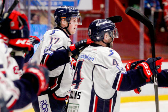 Linköpings Fredrik Karlström och Chad Billins jublar