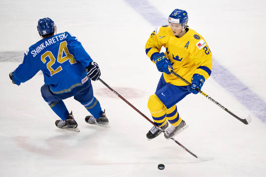 Yevgeni Shinkaretski of Kazakhstan and Isac Lundeström of