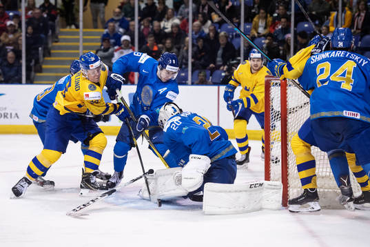 Fabian Zetterlund of Sweden in action against Valeri