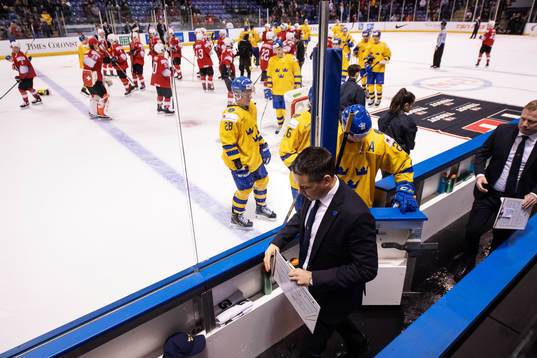 Head coach Tomas Montén of Sweden looks dejected