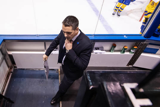 Head coach Tomas Montén of Sweden looks dejected