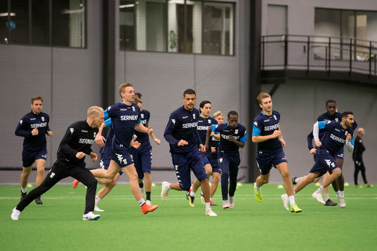 Laget värmer upp
