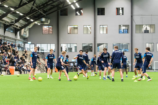 Laget kör övningar