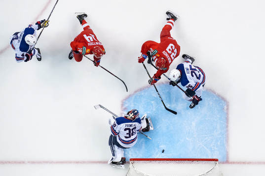 Vitali Kravtsov and Ivan Muranov attacks in front of