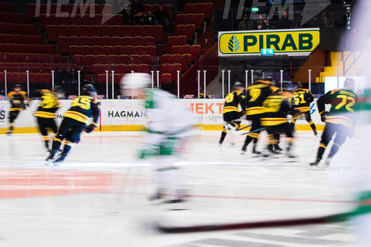 Brynäs och Rögles spelare värmer upp