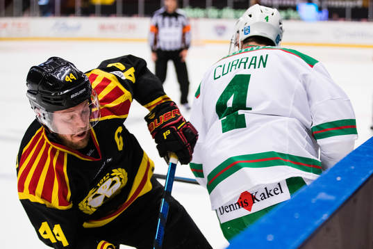 Brynäs Jacob Blomqvist och Rögles Kodie Curran