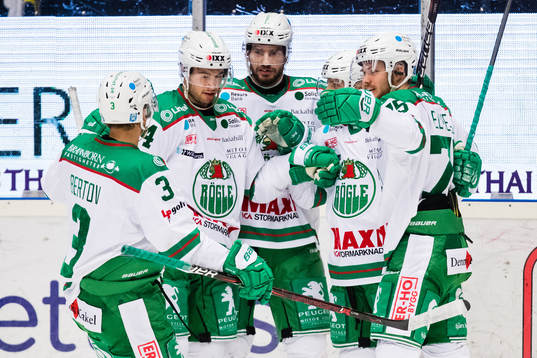 Rögles Trevor Mingoia (m) jublar