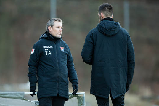 Örgrytes tränare Thomas Askebrand och assisterande