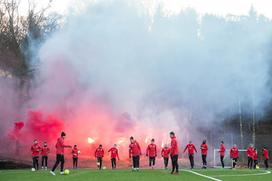 Spelarna värmer upp