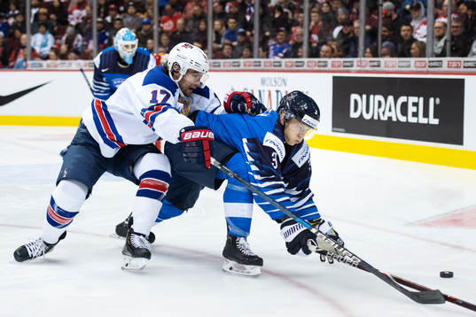 Evan Barratt of USA and Toni Utunen of Finland