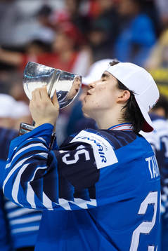 Aarne Talvitie of Finland kisses the winner's trophy